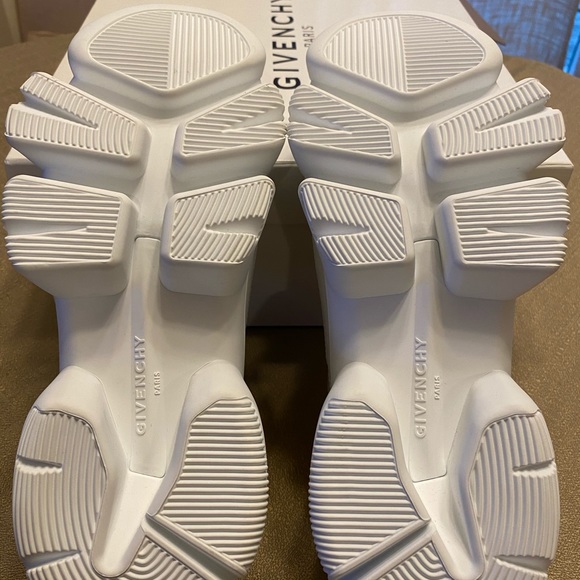 Givenchy Basse Jaw Sneakers - Picture 7 of 10